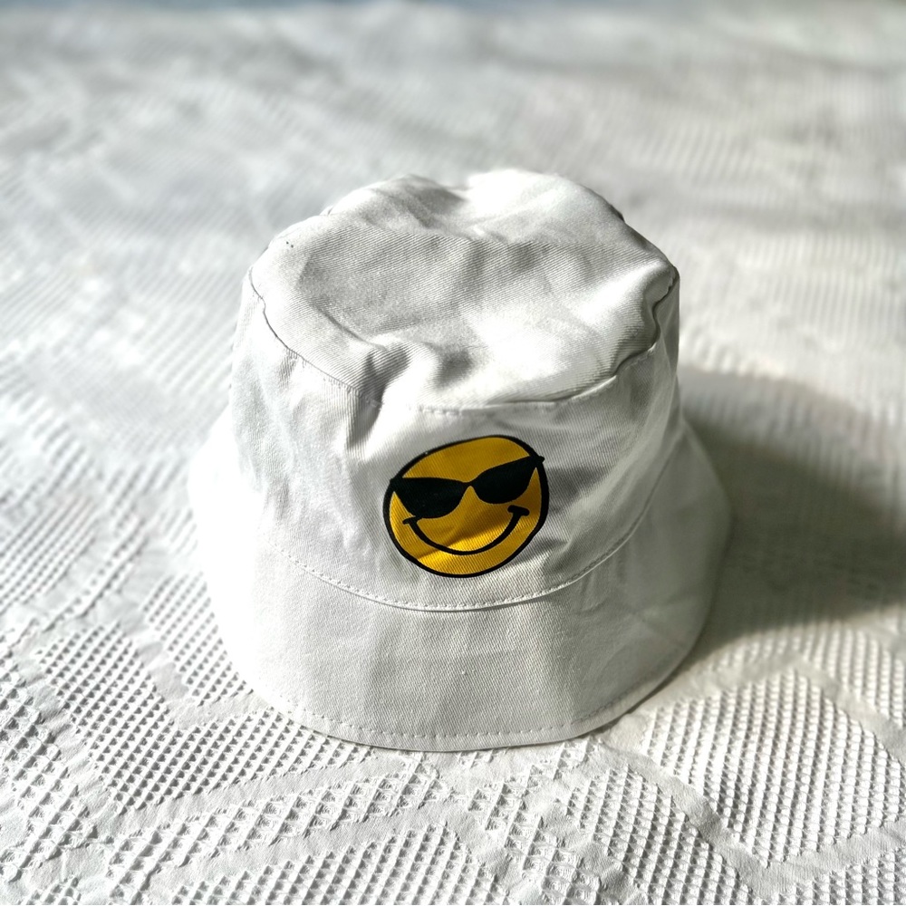 Child’s Reversible Bucket Hat New with out tags  never worn